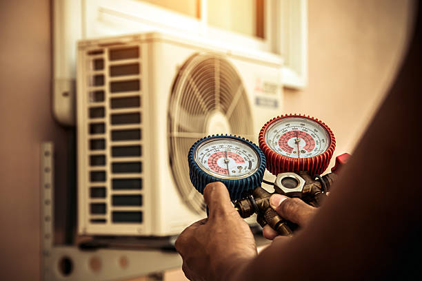 Professional Hvac technician working in Belknap, IL
